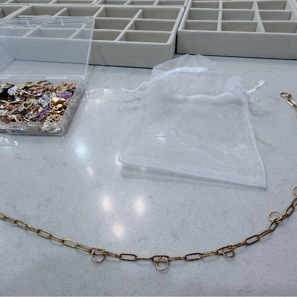 Custom charm bar necklace party lot with 25 necklaces - Picture 10 of 11